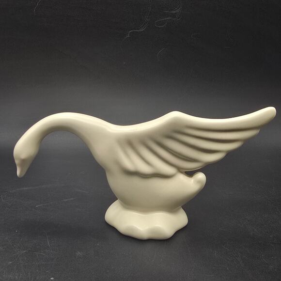 Haeger White Swan Bird Figurine Vintage USA Pottery - Picture 6 of 7
